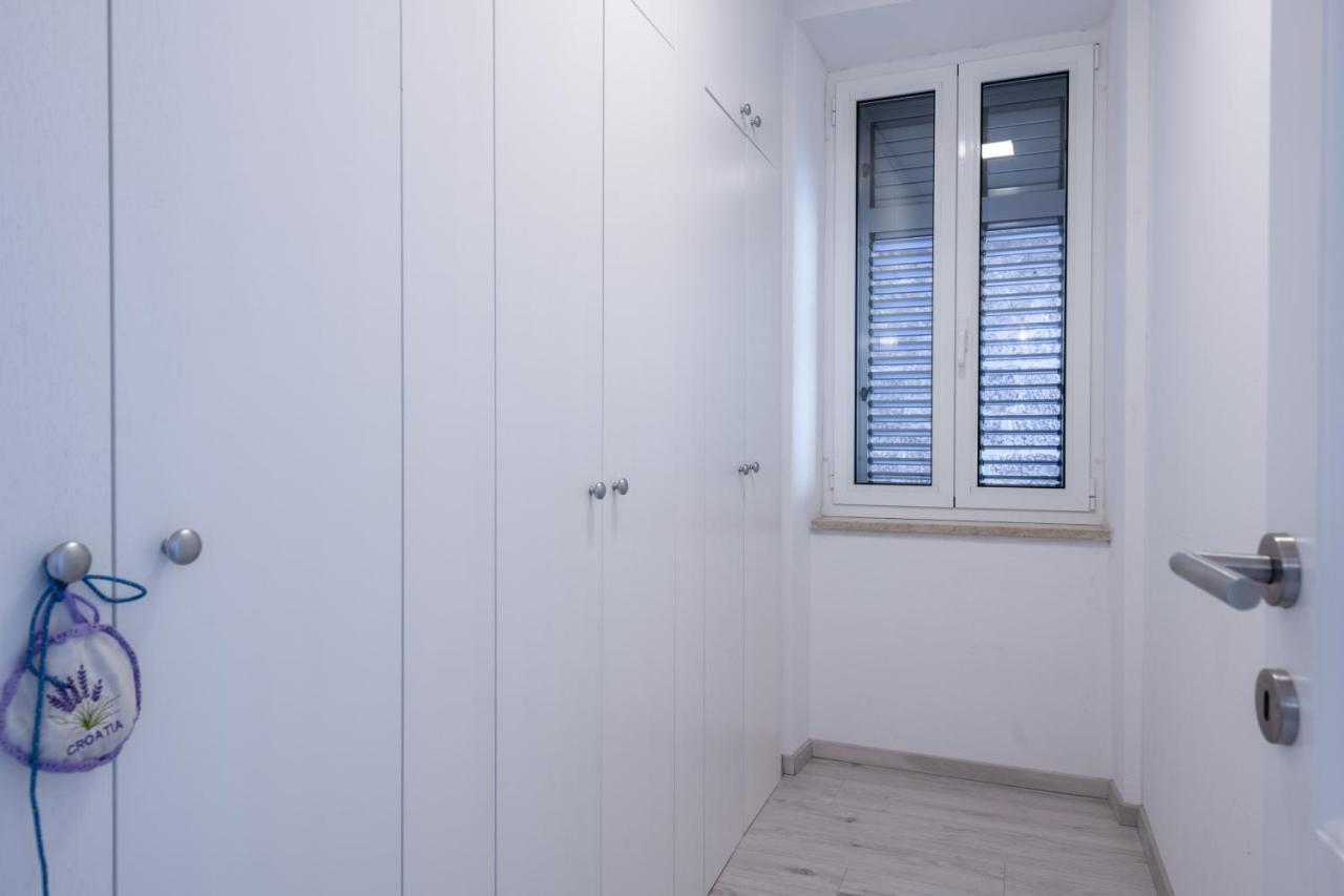 Island Sea View Free Parking Apartment โรวีน ภายนอก รูปภาพ