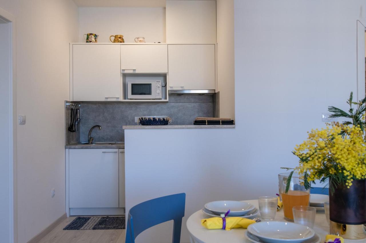 Island Sea View Free Parking Apartment โรวีน ภายนอก รูปภาพ